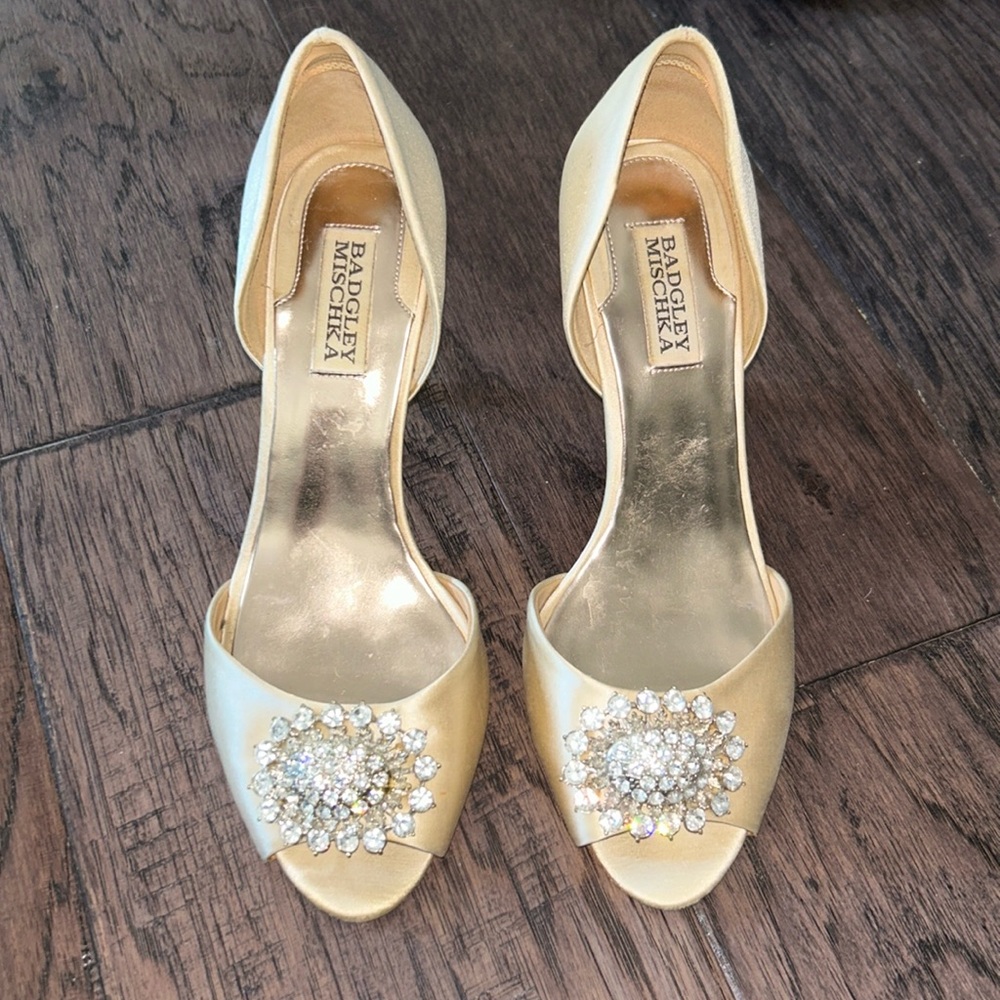 Gorgeous Badgley Mischka Satin Rhinestone Heels Sz 8.5